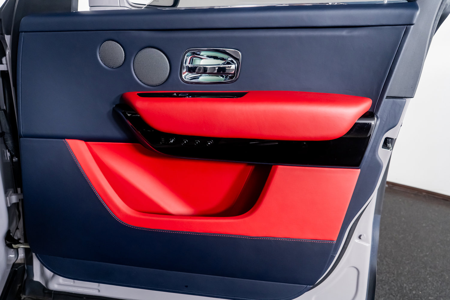 Used 2023 Rolls-Royce Cullinan image 41