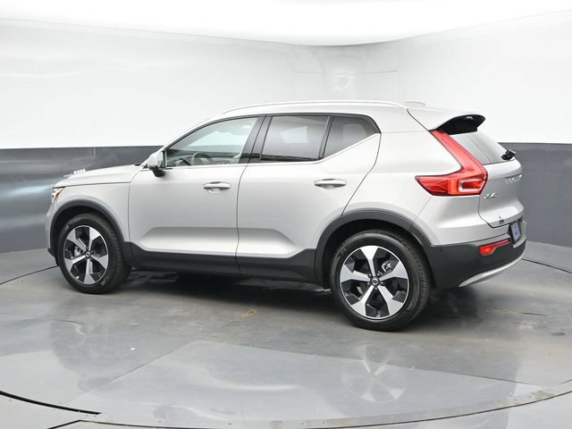 Used 2025 Volvo XC40 B5 Plus AWD/4WD image 7