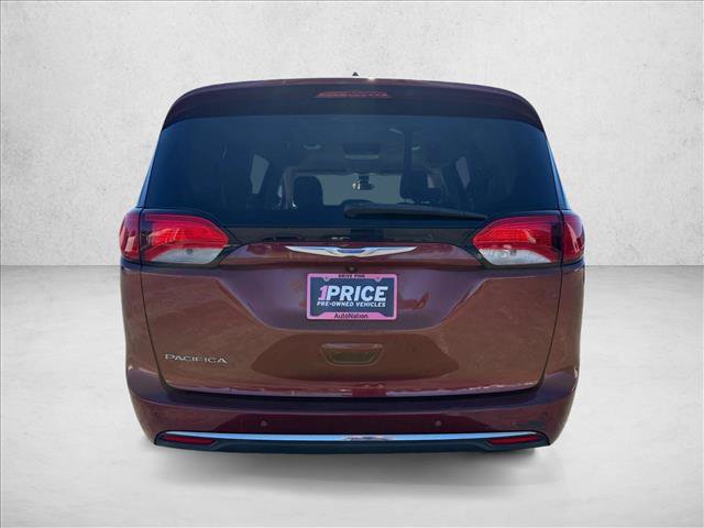 Used 2018 Chrysler Pacifica Touring Plus w/ Tire & Wheel Group FWD image 7