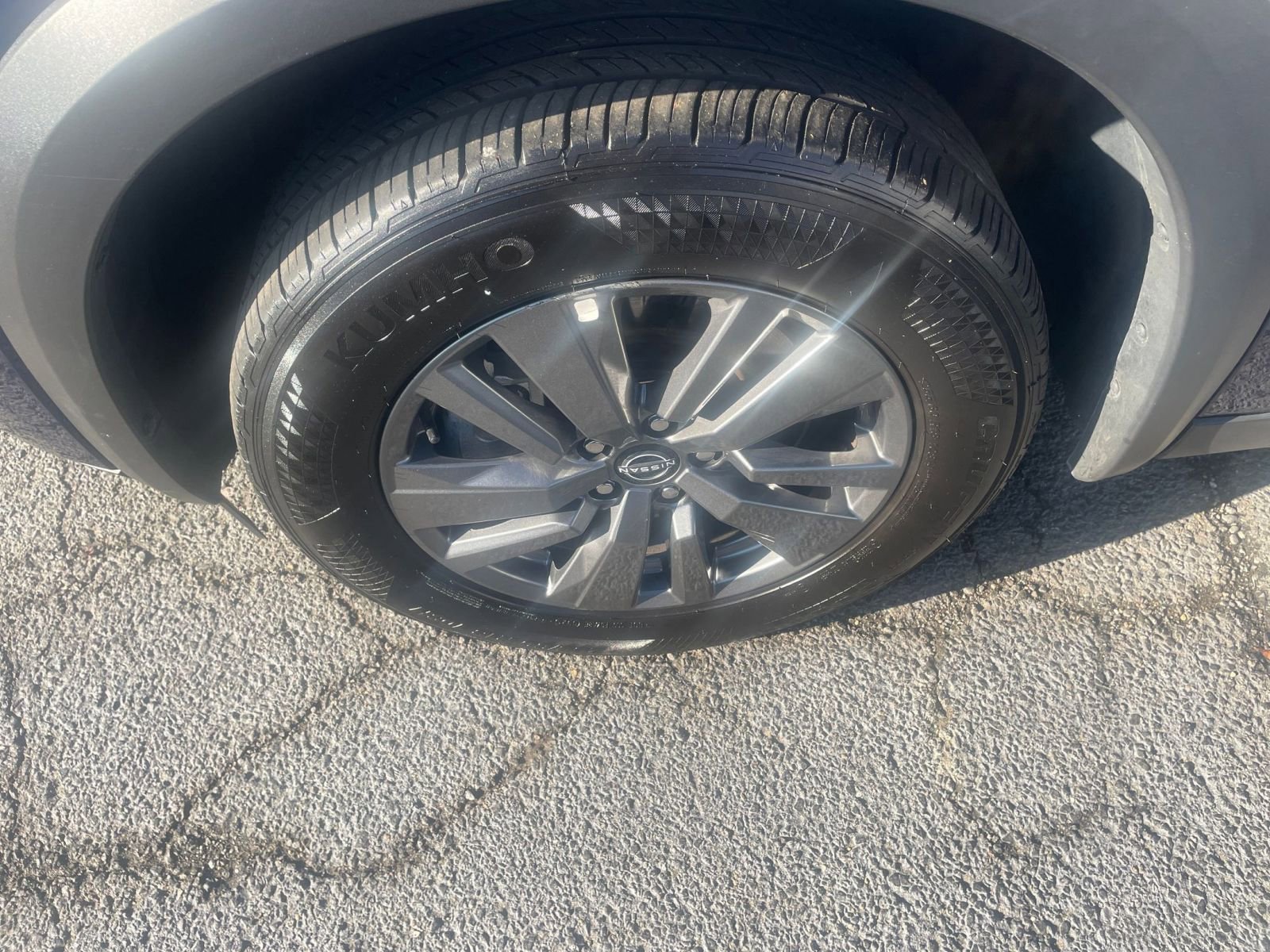 Used 2025 Nissan Pathfinder SV image 30