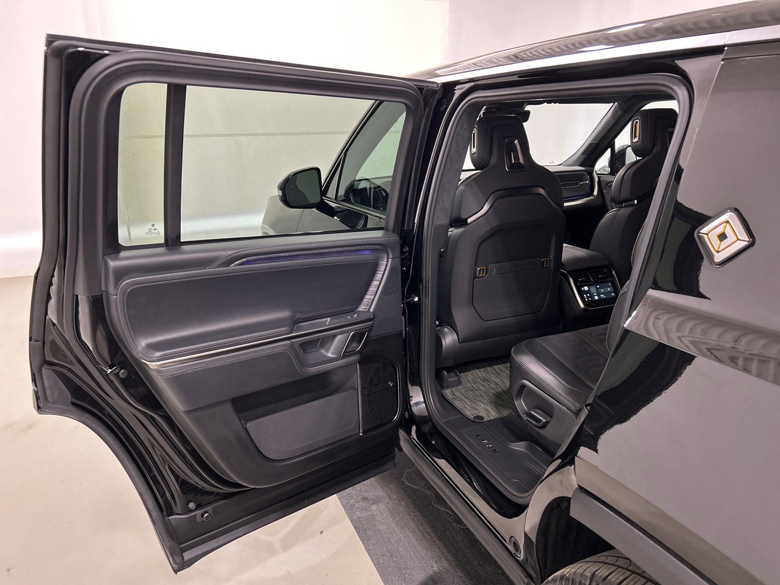 Used 2024 Rivian R1S Adventure AWD/4WD image 17