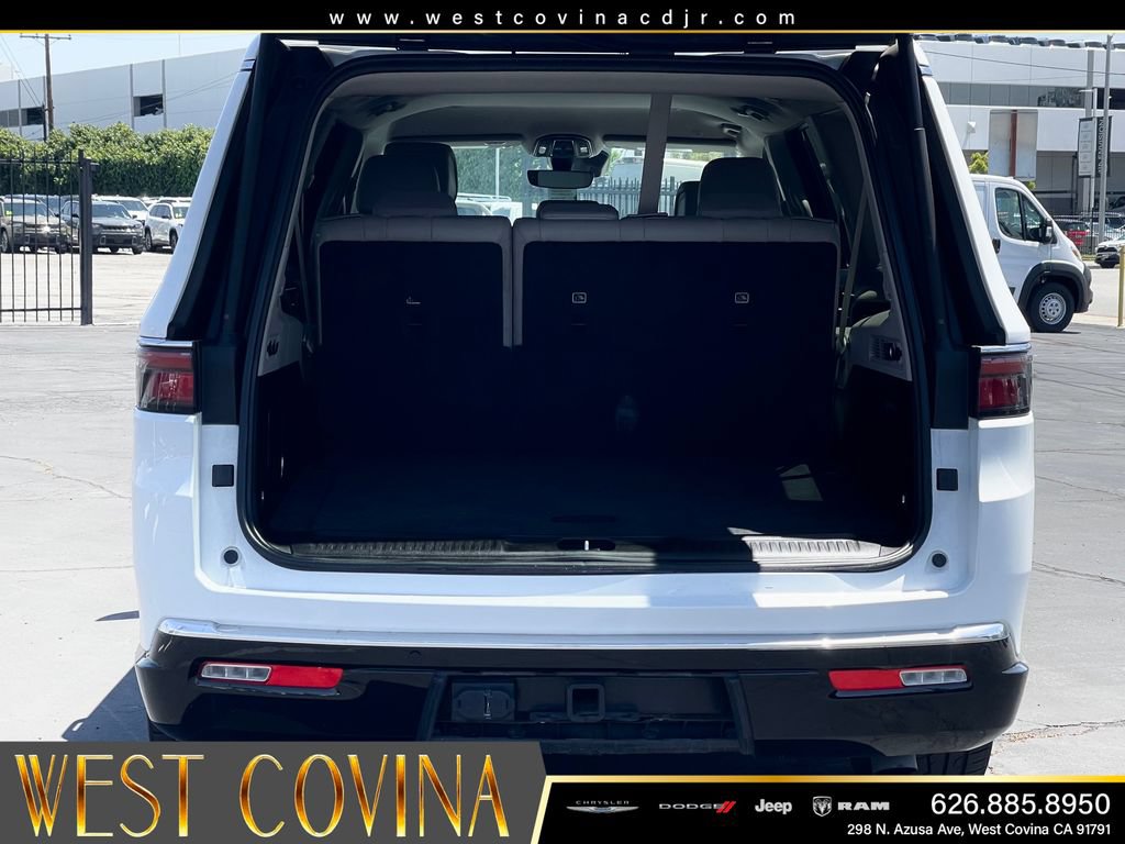 Used 2024 Jeep Wagoneer L Series III w/ Flexible Seating Group AWD/4WD image 10