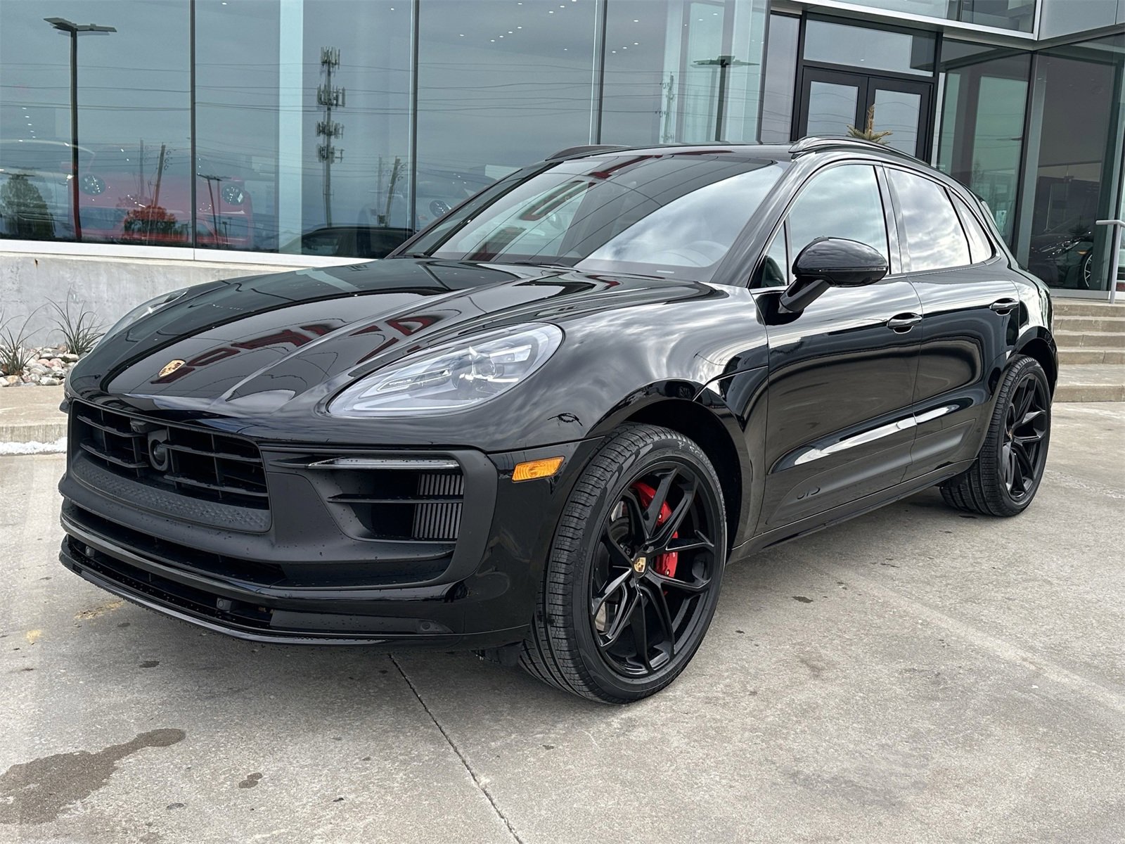 Certified 2024 Porsche Macan GTS image 1