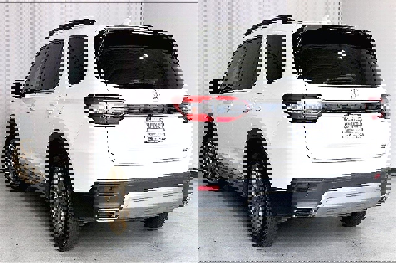 Used 2024 Honda Pilot Touring image 10