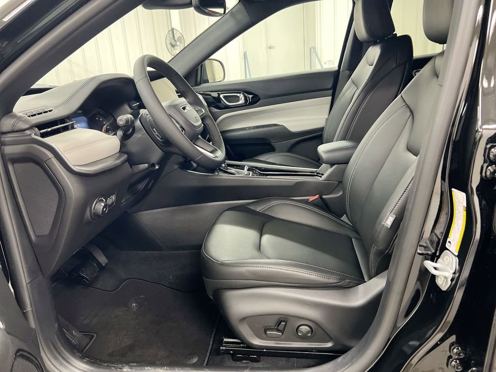 New 2026 Jeep Compass Limited image 18