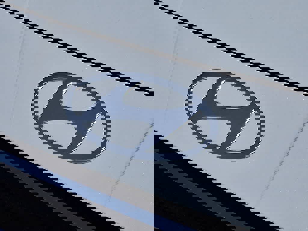 Used 2025 Hyundai Elantra SEL image 31