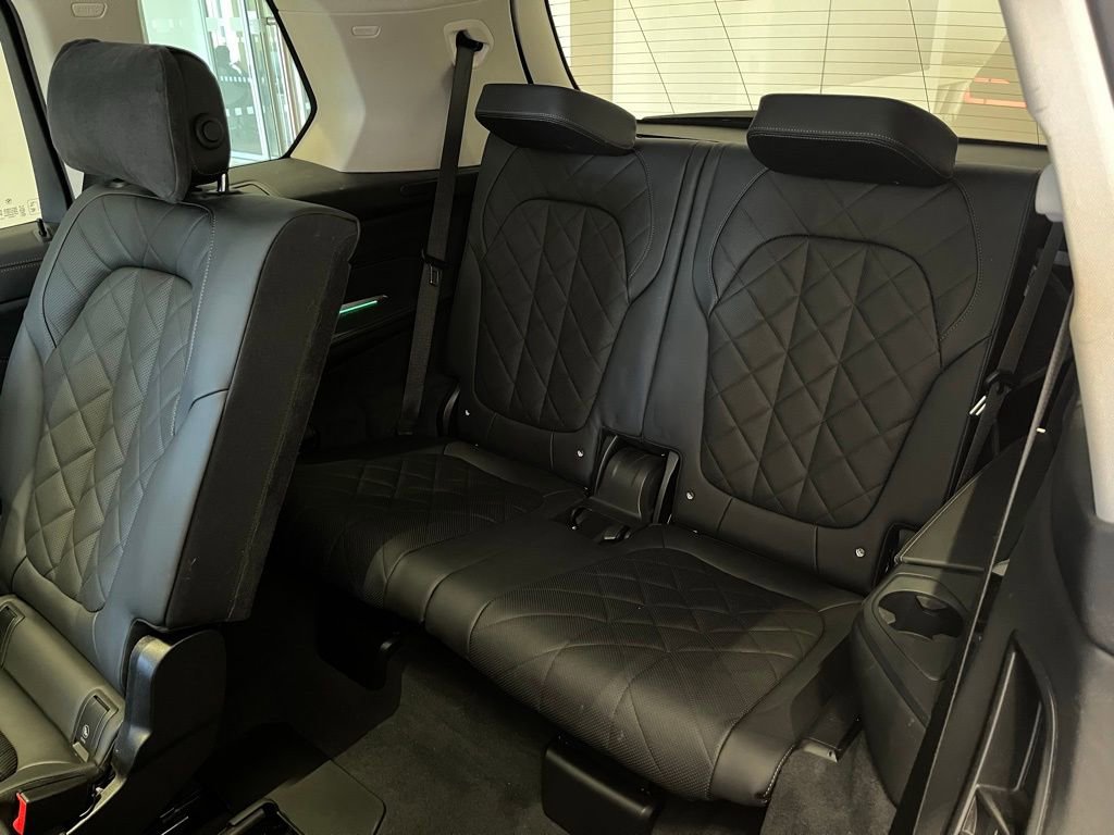 Used 2023 BMW X7 xDrive40i w/ Parking Assistance Package image 26