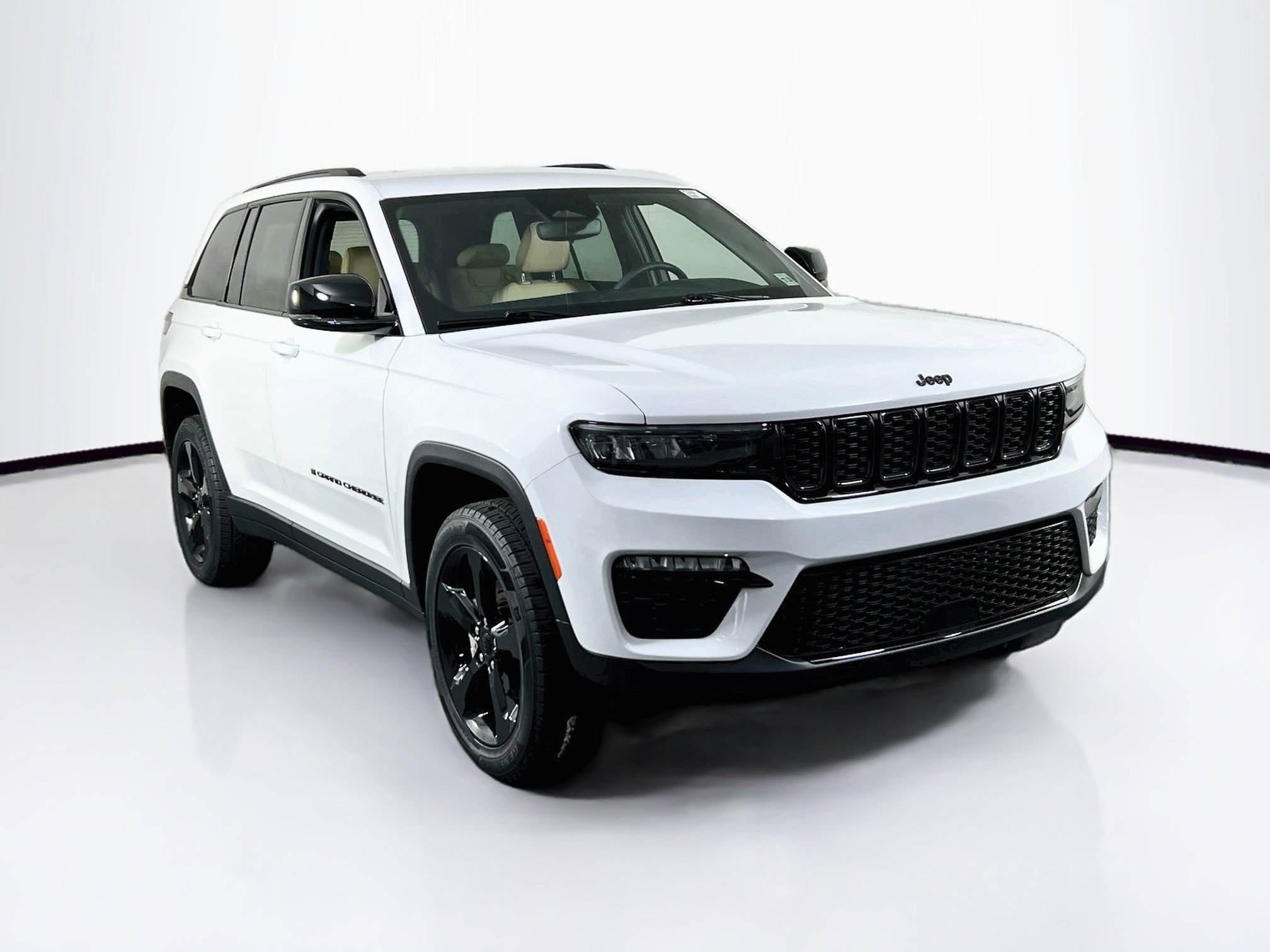 Used 2023 Jeep Grand Cherokee Limited w/ Black Appearance Package AWD/4WD image 3