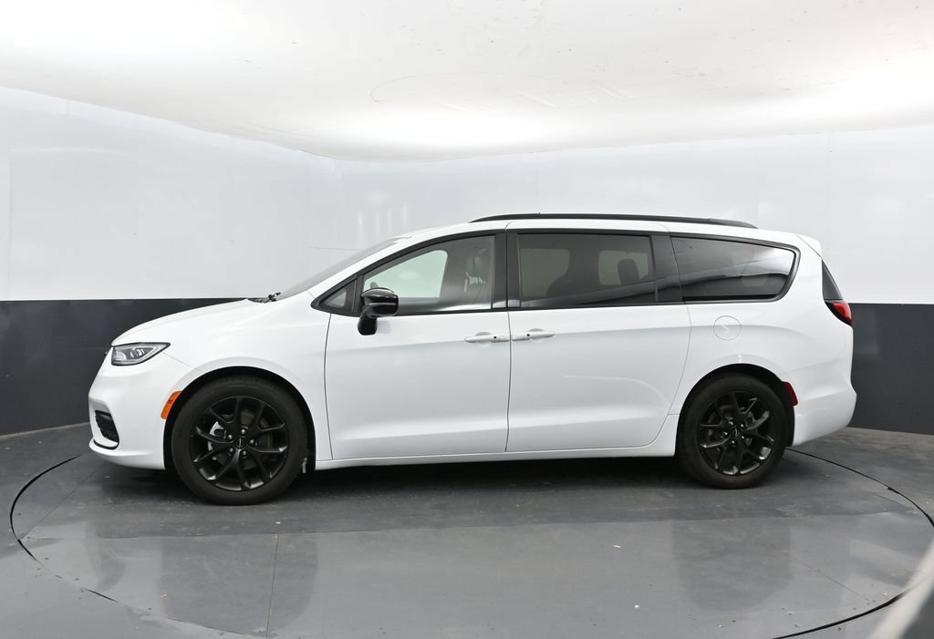 Used 2025 Chrysler Pacifica Limited FWD image 10