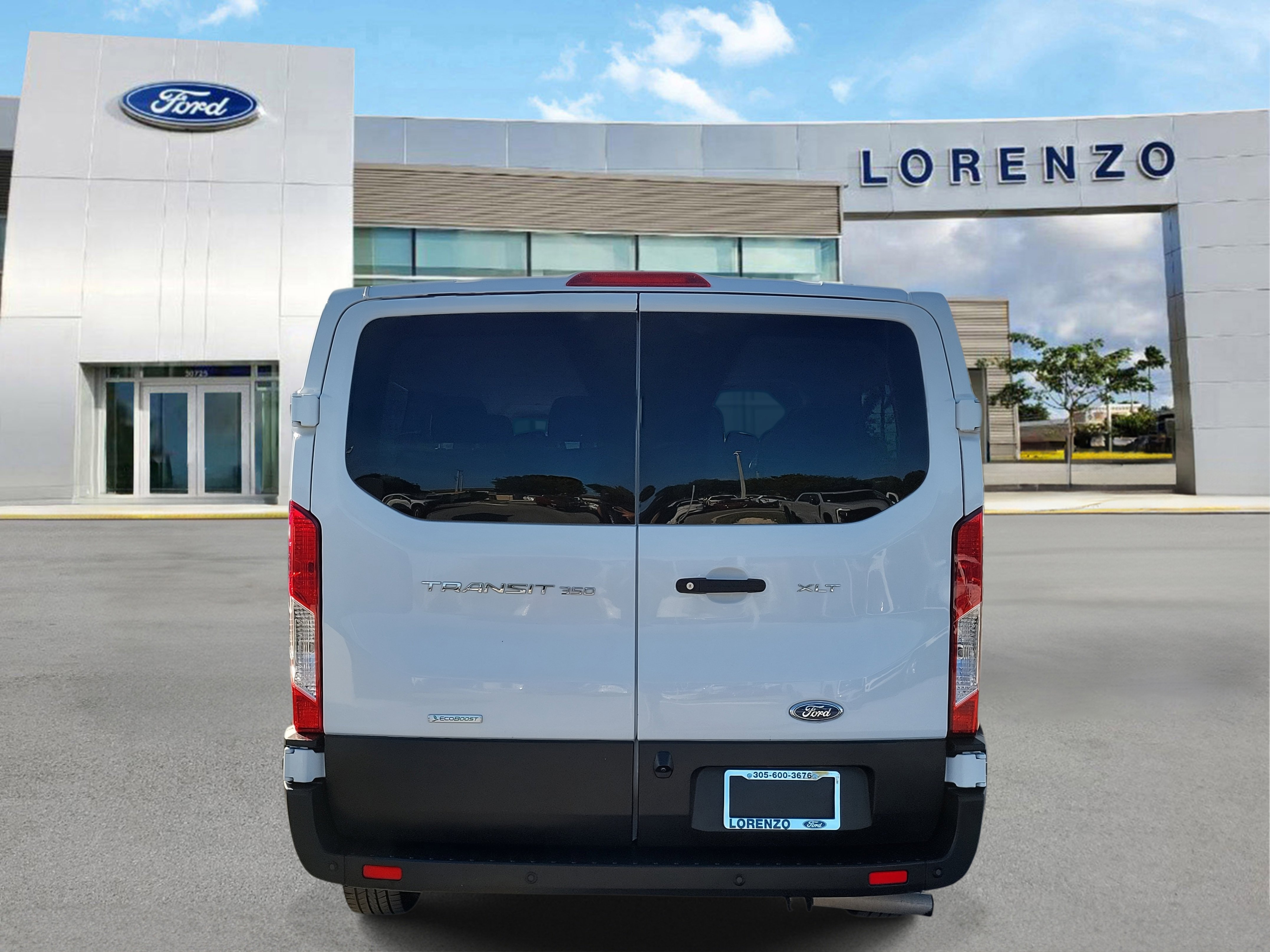 Used 2023 Ford Transit 350 XLT image 4