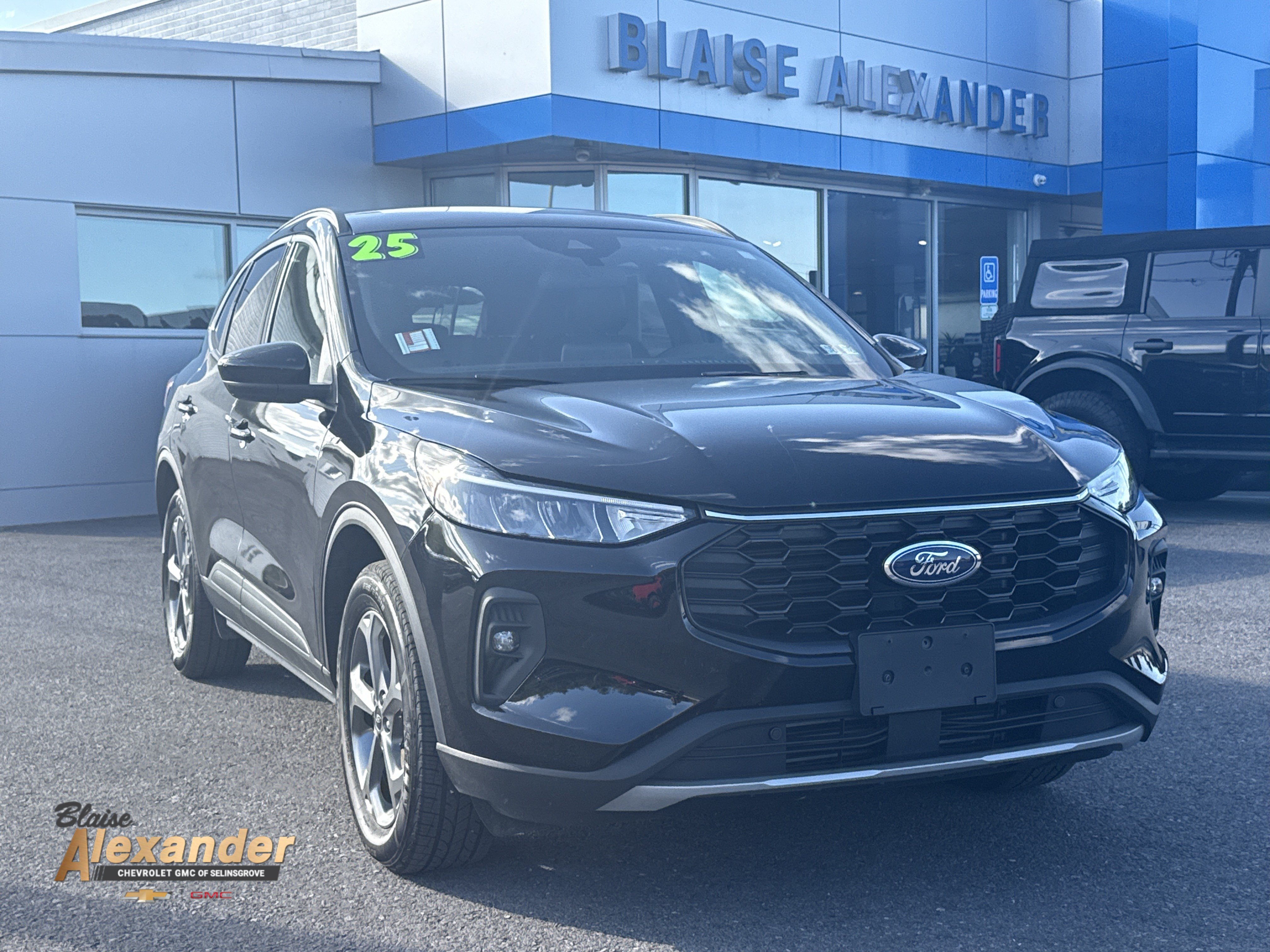 Used 2025 Ford Escape ST-Line Select AWD/4WD image 1