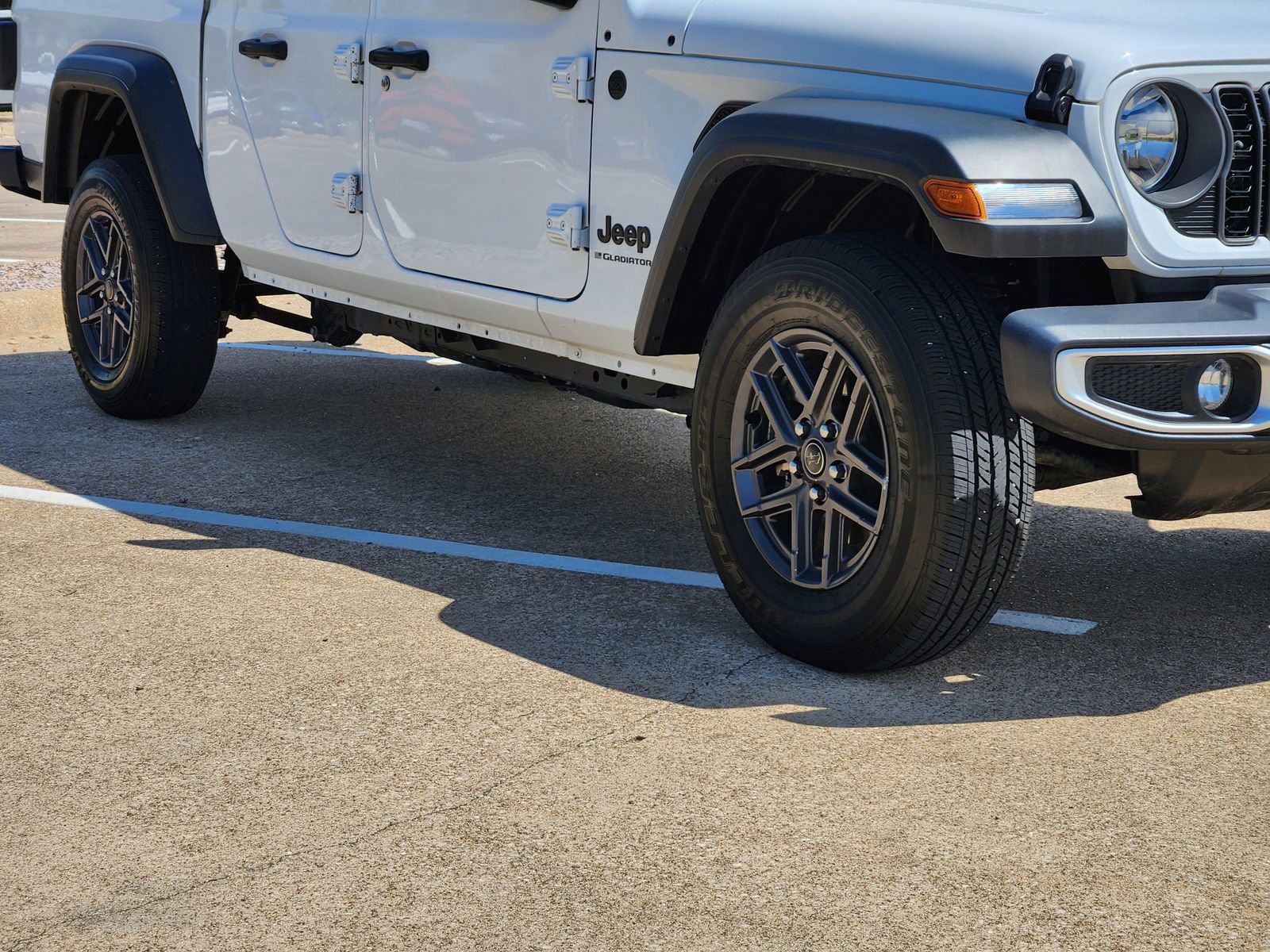 Used 2025 Jeep Gladiator Sport AWD/4WD image 11