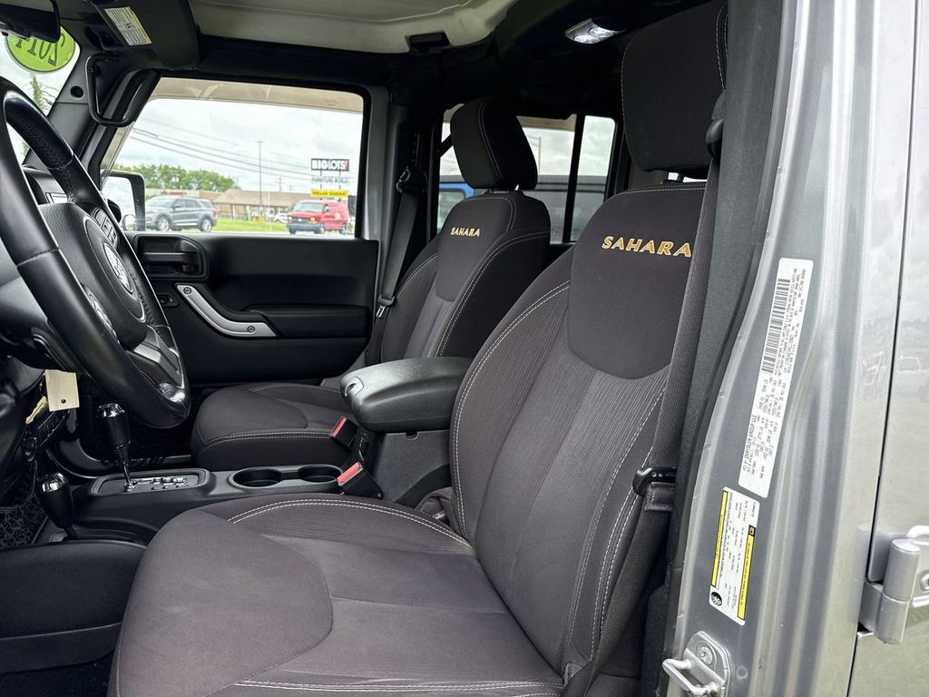 Used 2014 Jeep Wrangler Unlimited Sahara w/ Connectivity Group AWD/4WD image 21