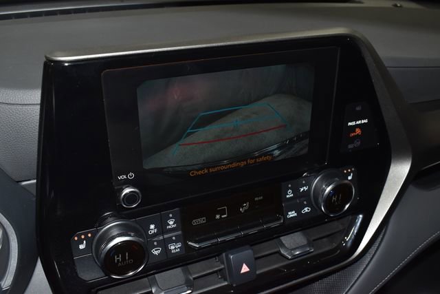 Used 2023 Toyota Highlander XLE image 16