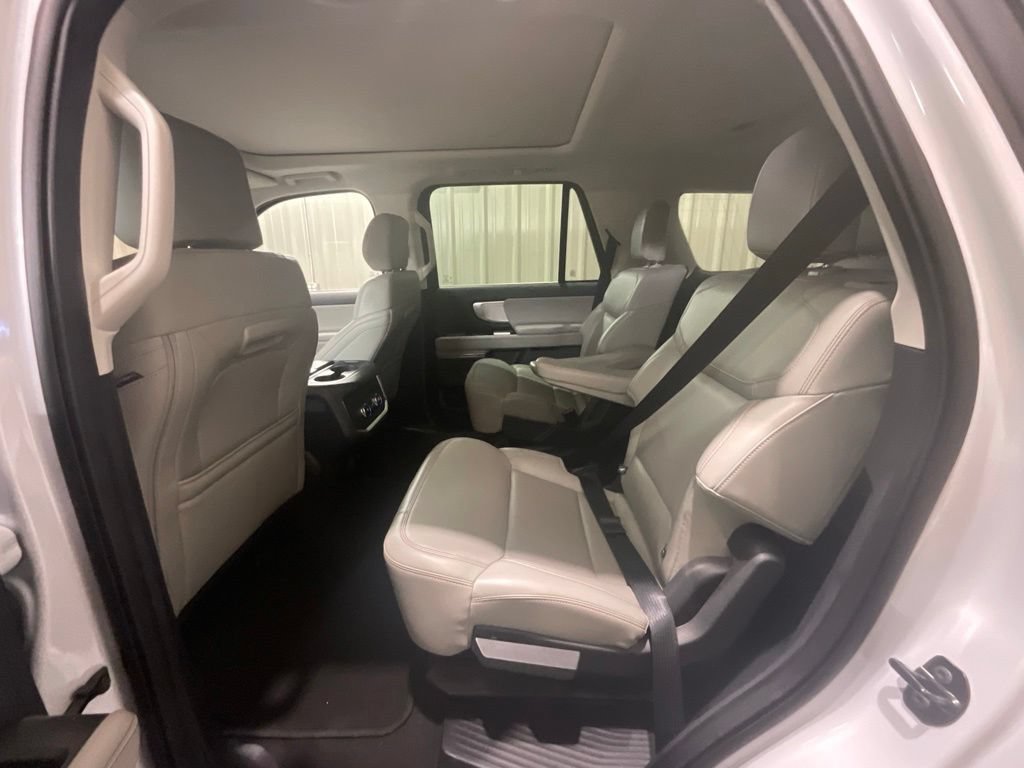 Used 2025 Ford Expedition Active AWD/4WD image 11