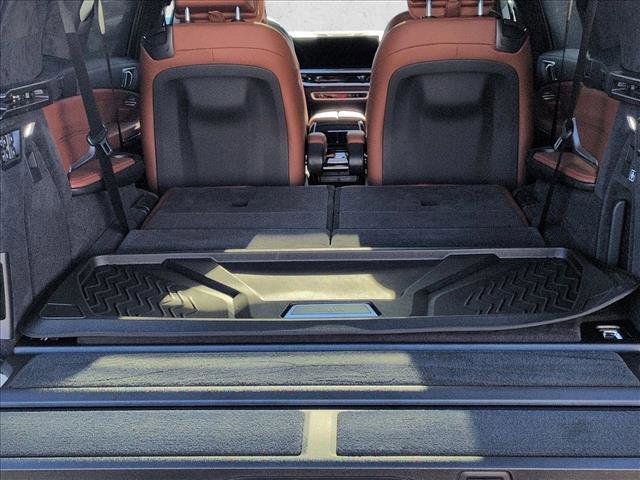 Used 2025 BMW X7 M60i image 6