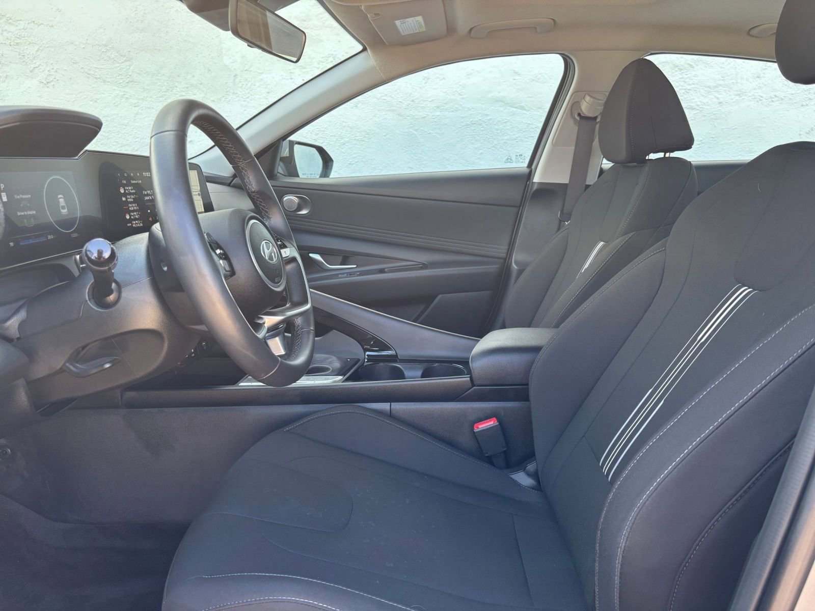 Used 2025 Hyundai Elantra SEL FWD image 27