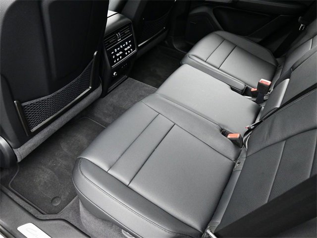 Used 2025 Porsche Cayenne image 15