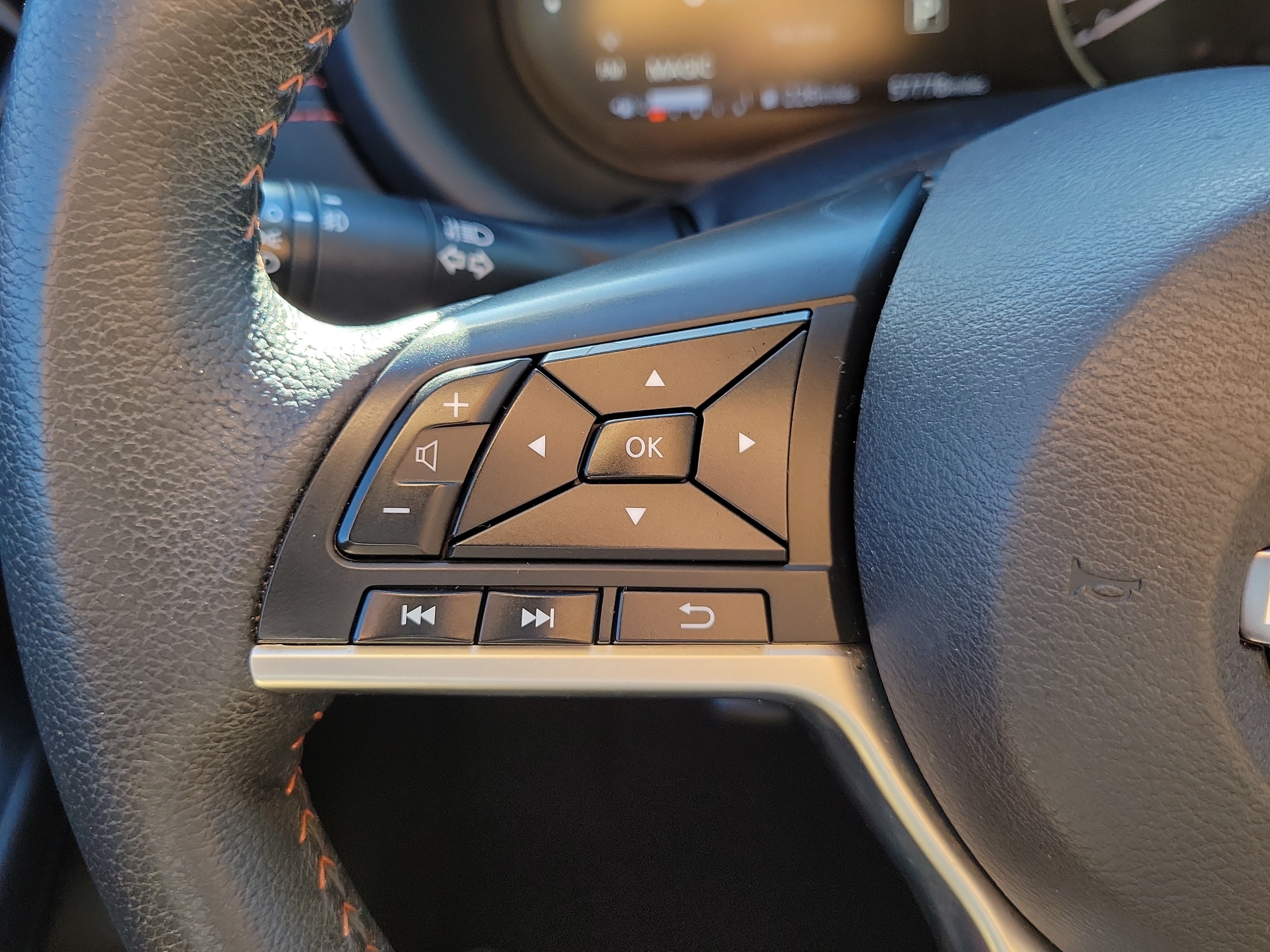 Certified 2024 Nissan Kicks SR FWD image 24
