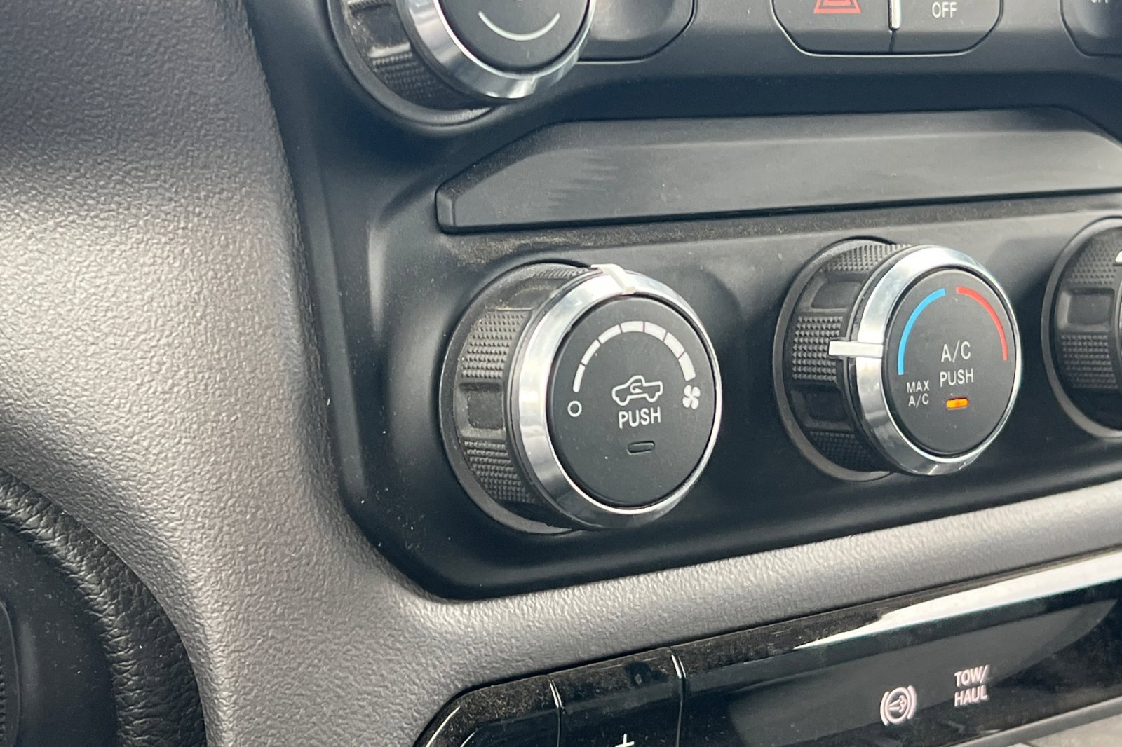 Used 2024 RAM 3500 Big Horn image 28