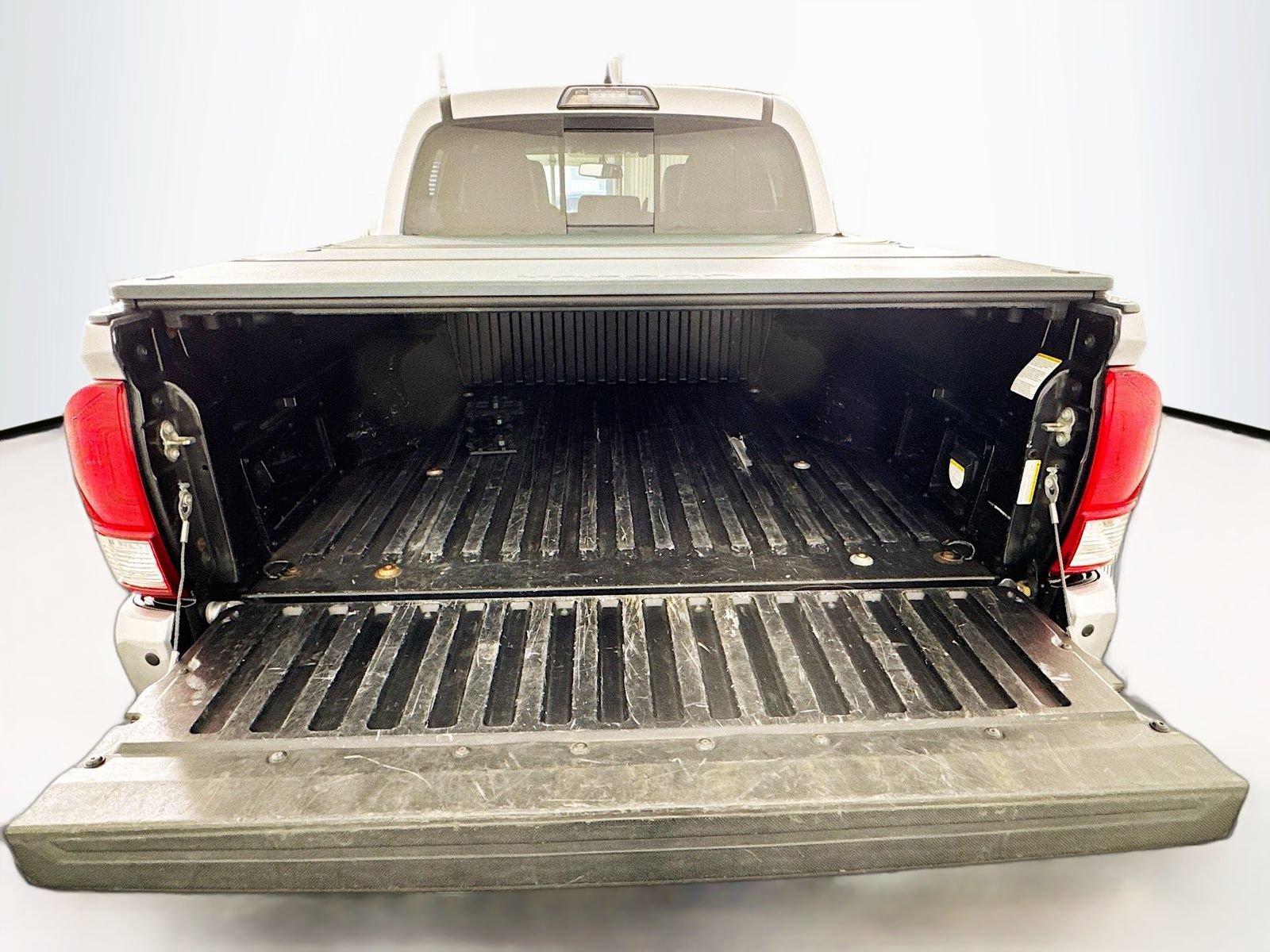 Used 2017 Toyota Tacoma TRD Sport w/ Premium & Technology Package image 22