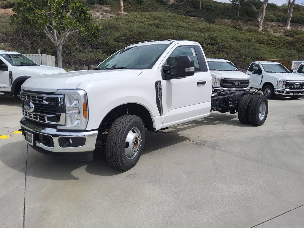 New 2026 Ford F350 XL w/ XL Chrome Package RWD image 3