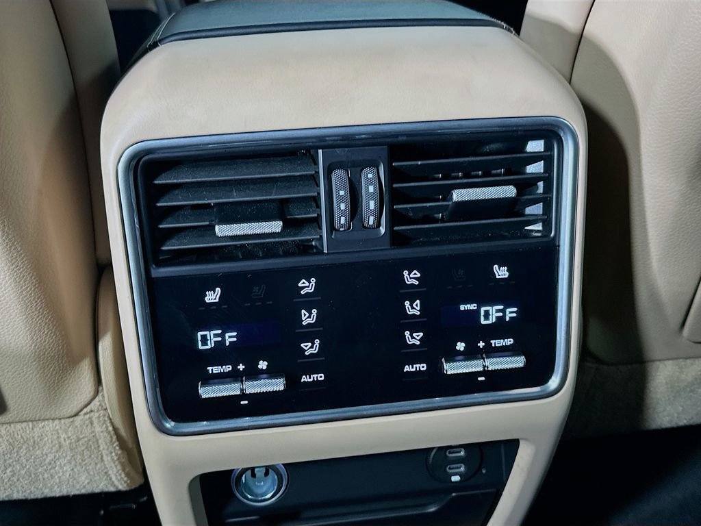 Certified 2022 Porsche Cayenne Platinum Edition image 27