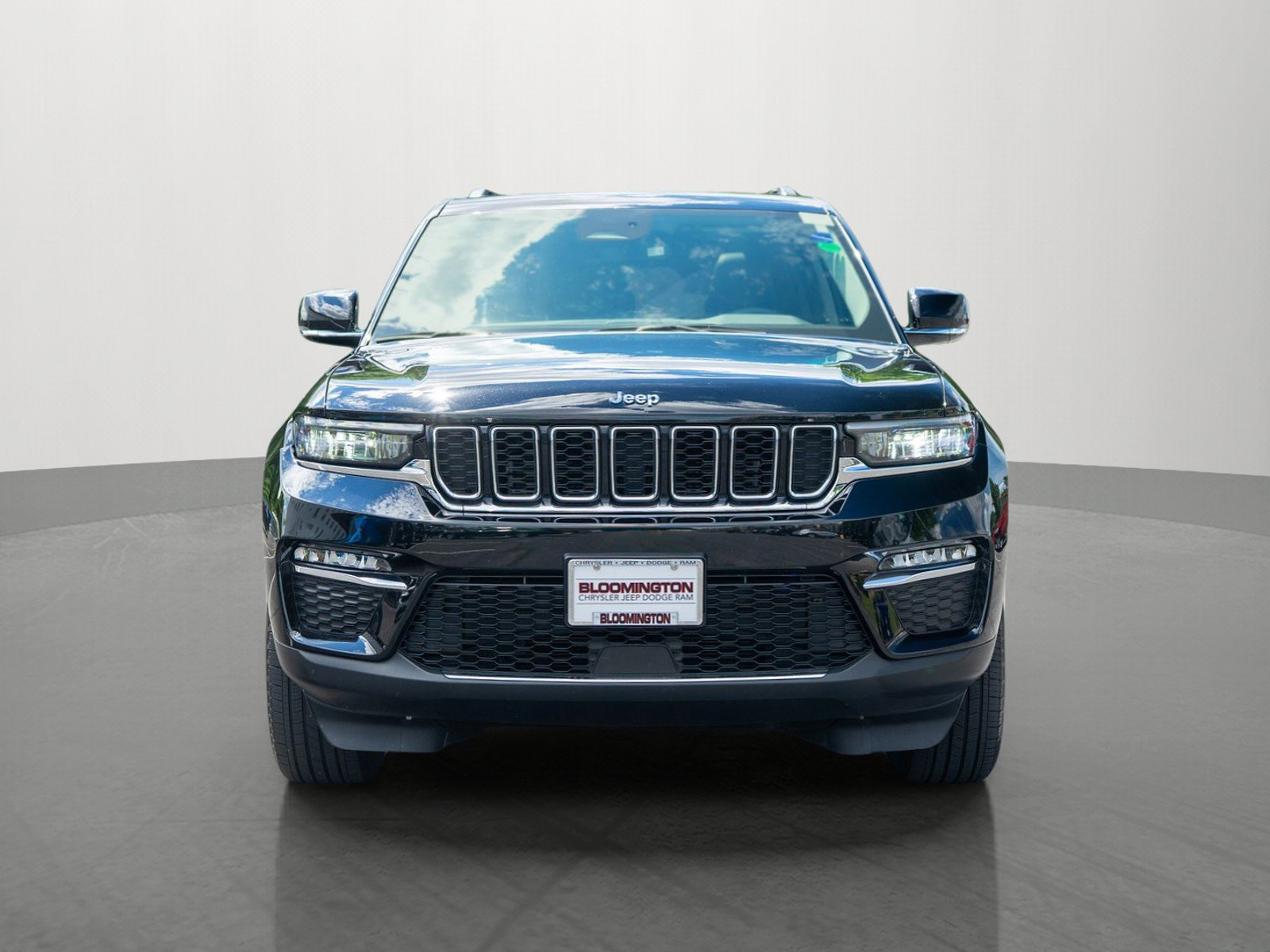 Used 2023 Jeep Grand Cherokee 4WD 4xe image 2
