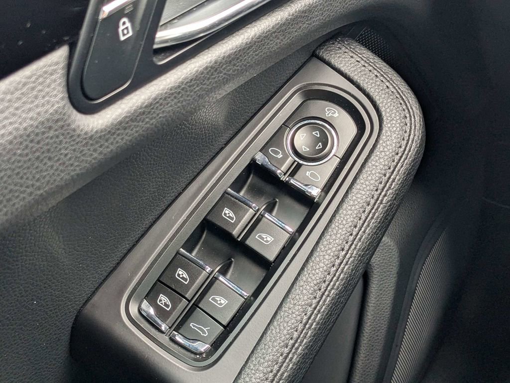 Used 2023 Porsche Macan AWD/4WD image 22