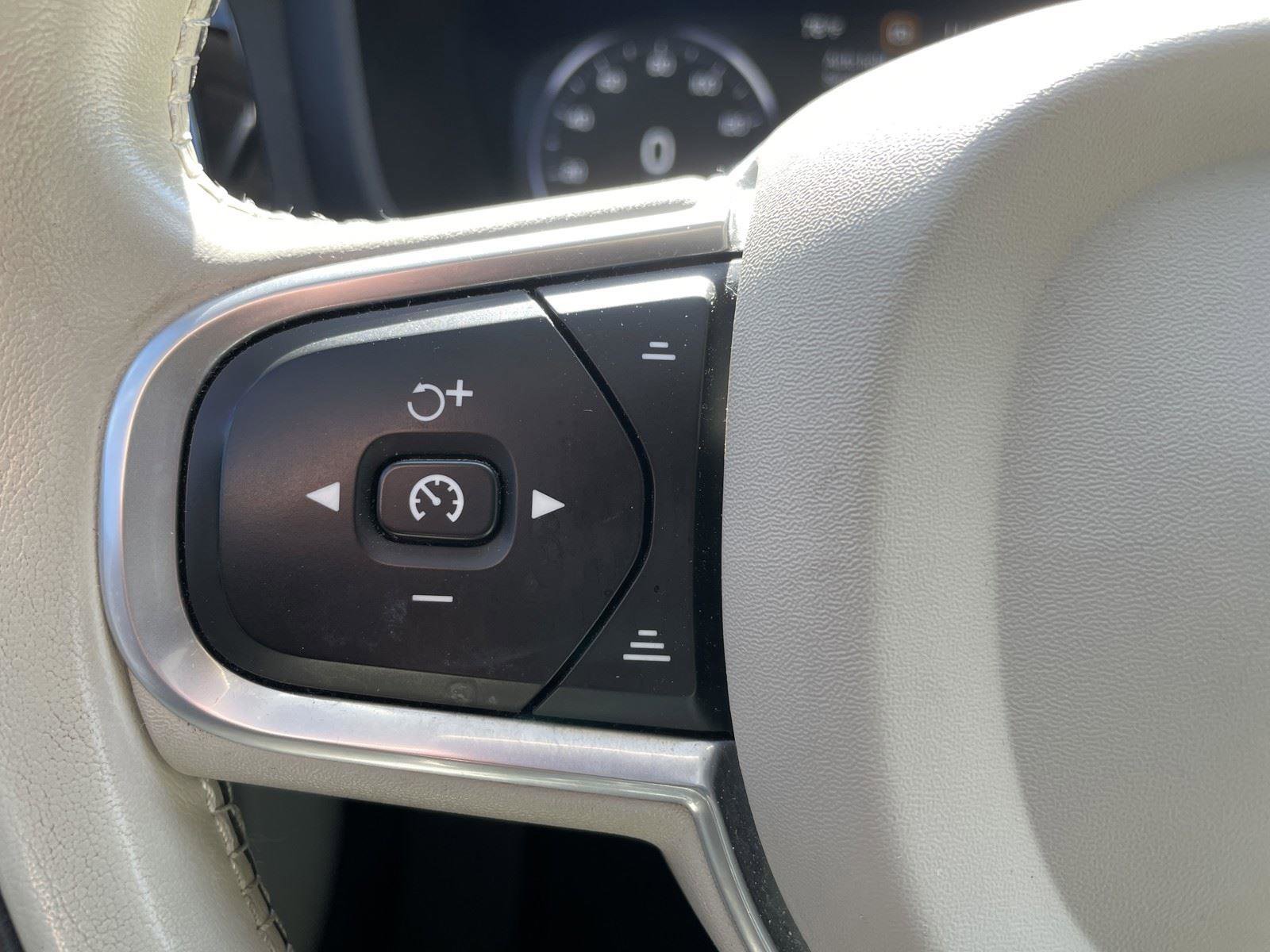 Used 2020 Volvo S60 T6 Momentum image 17