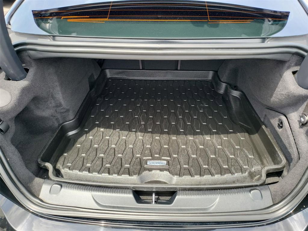 Used 2020 Jaguar XE S RWD image 19