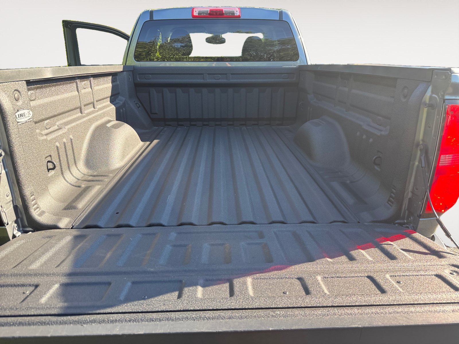 Used 2020 Chevrolet Colorado W/T w/ WT Convenience Package RWD image 15
