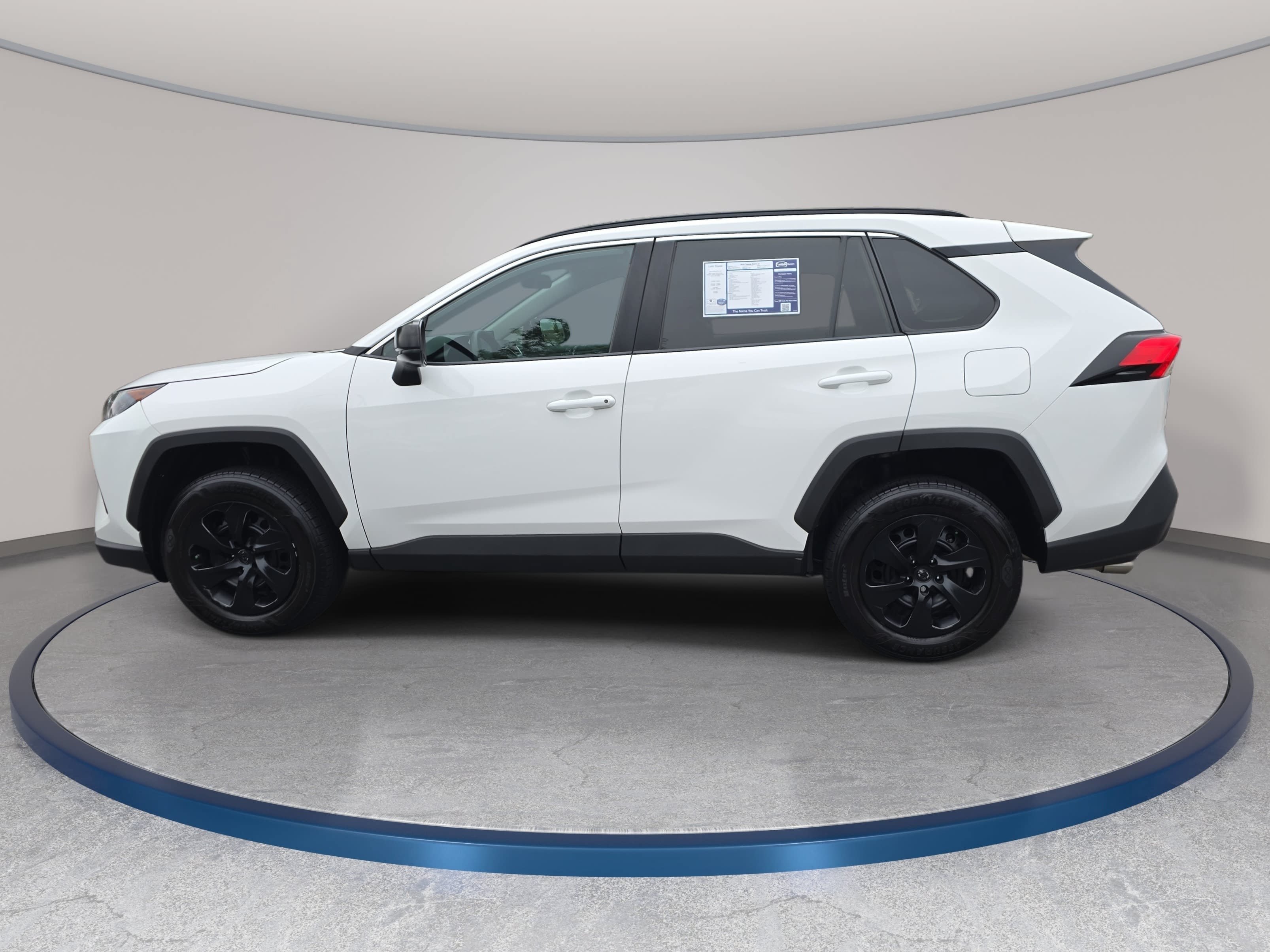 Used 2020 Toyota RAV4 LE FWD image 8