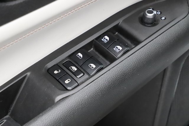 Used 2024 Jeep Compass Limited image 17