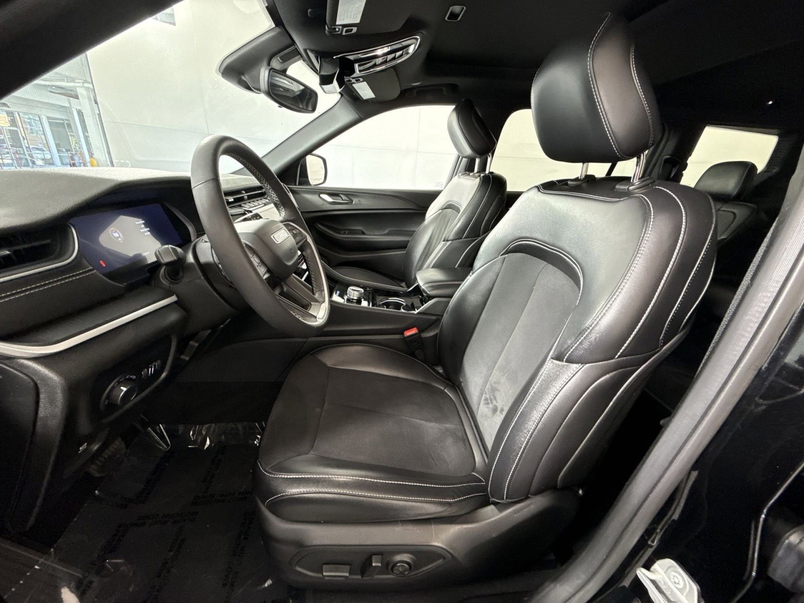 Used 2023 Jeep Grand Cherokee L Laredo AWD/4WD image 13