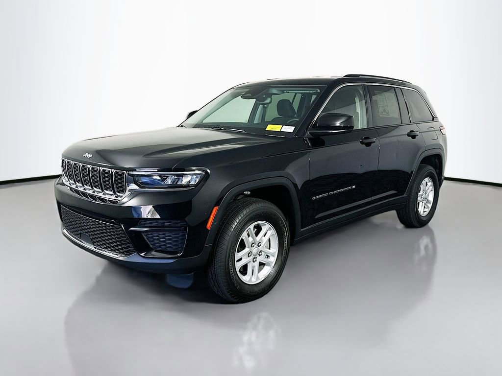 Used 2023 Jeep Grand Cherokee Laredo w/ Luxury Tech Group I image 3