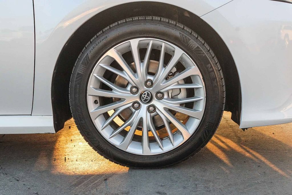 Used 2020 Toyota Camry XLE w/ Preferred Accessory Package FWD image 11