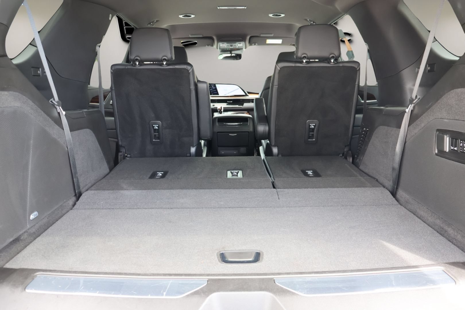 Certified 2022 Cadillac Escalade Luxury RWD image 18