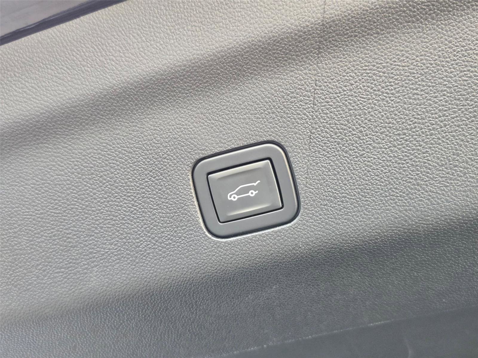 Used 2022 Cadillac Escalade ESV Sport Platinum AWD/4WD image 34