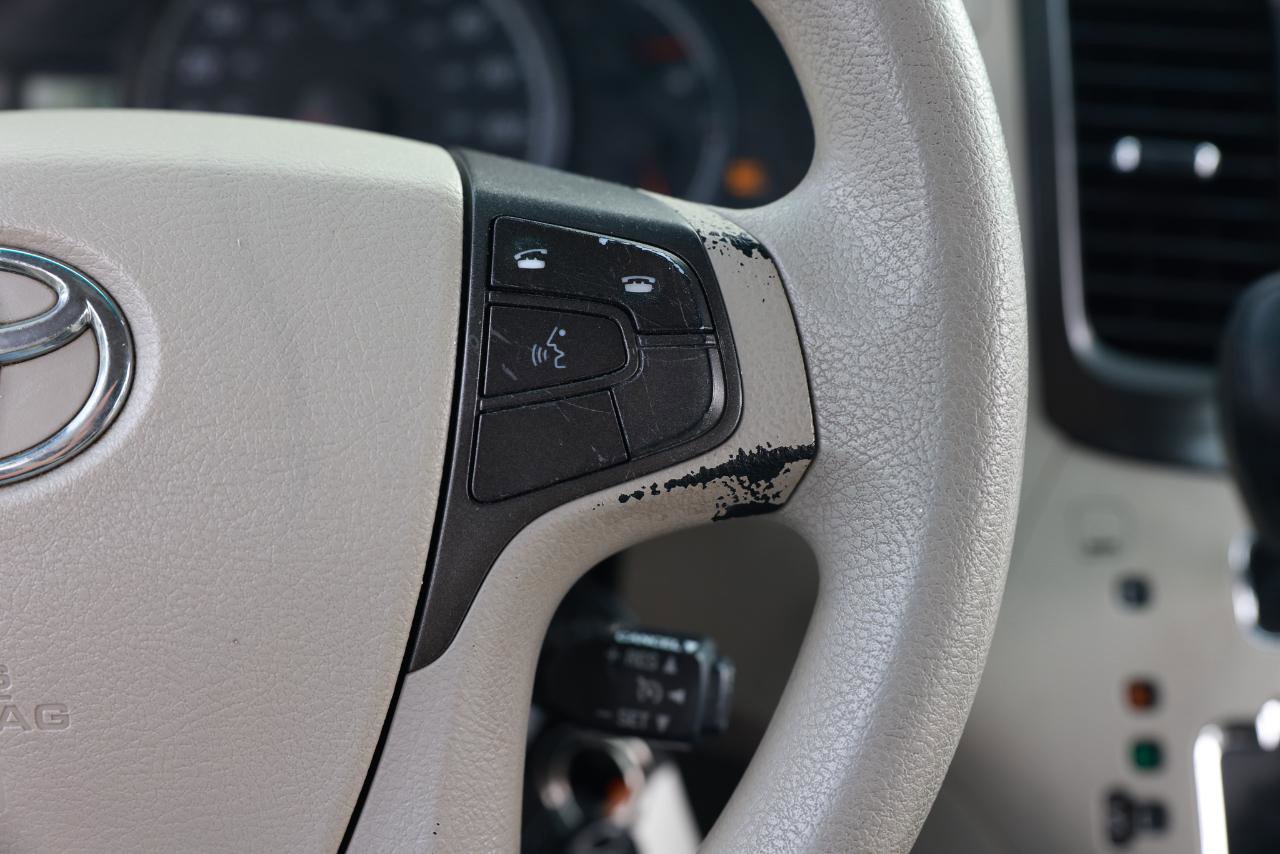 Used 2011 Toyota Sienna LE image 30