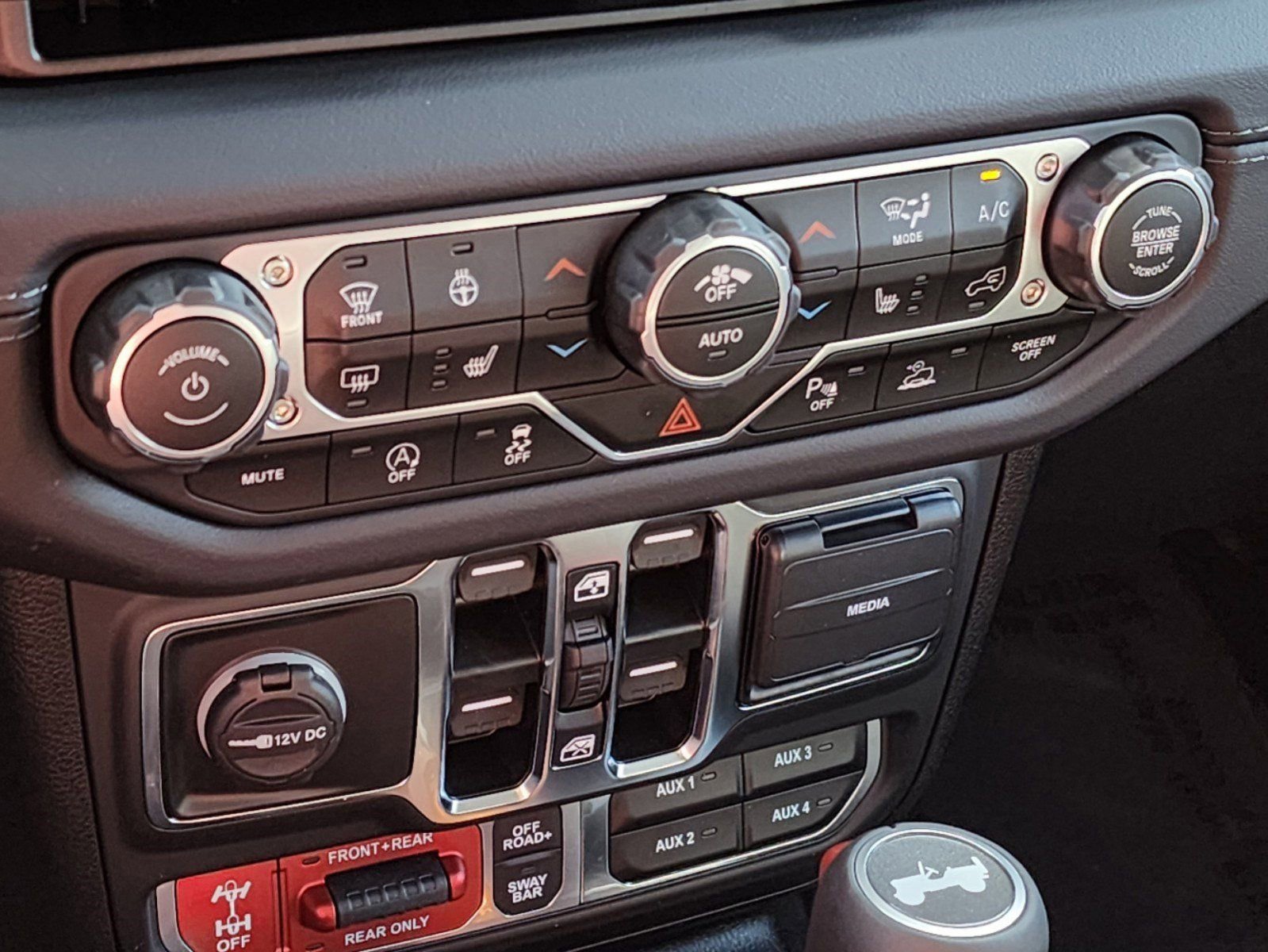 Used 2025 Jeep Wrangler Unlimited Rubicon image 18