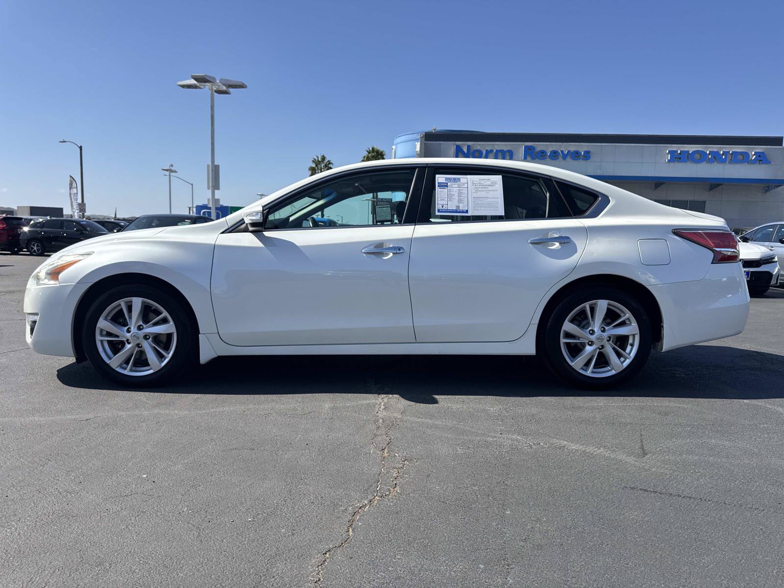 Used 2015 Nissan Altima 2.5 SV w/ Convenience Package FWD image 2