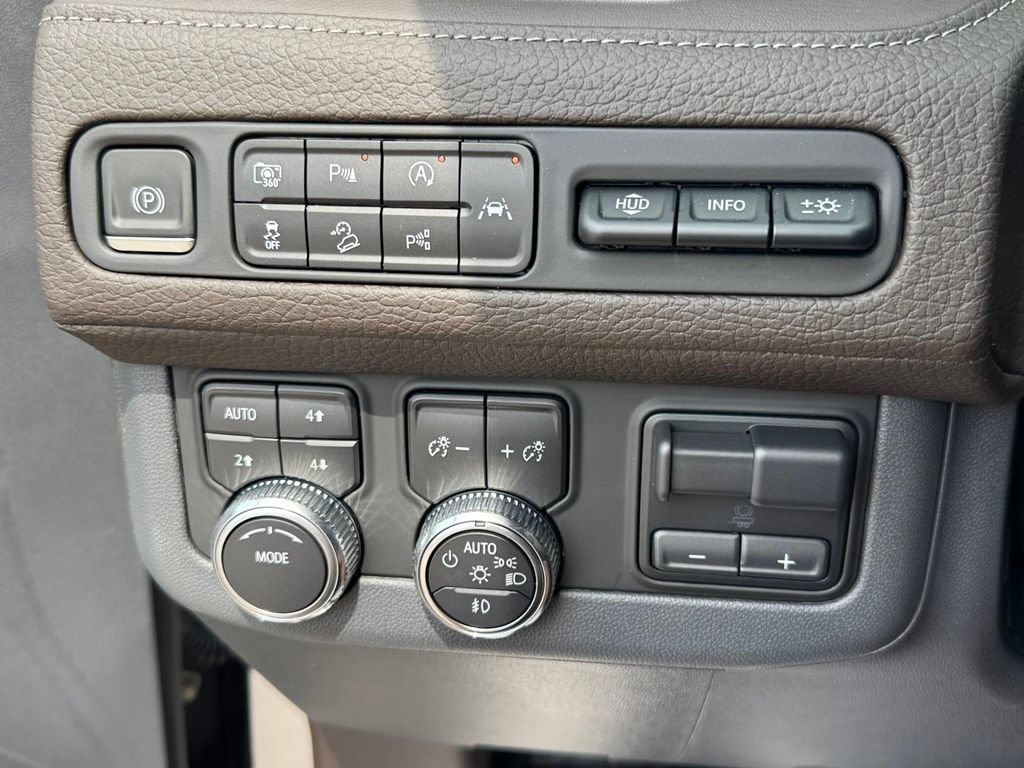Used 2023 GMC Yukon XL Denali w/ Advanced Technology Package AWD/4WD image 19