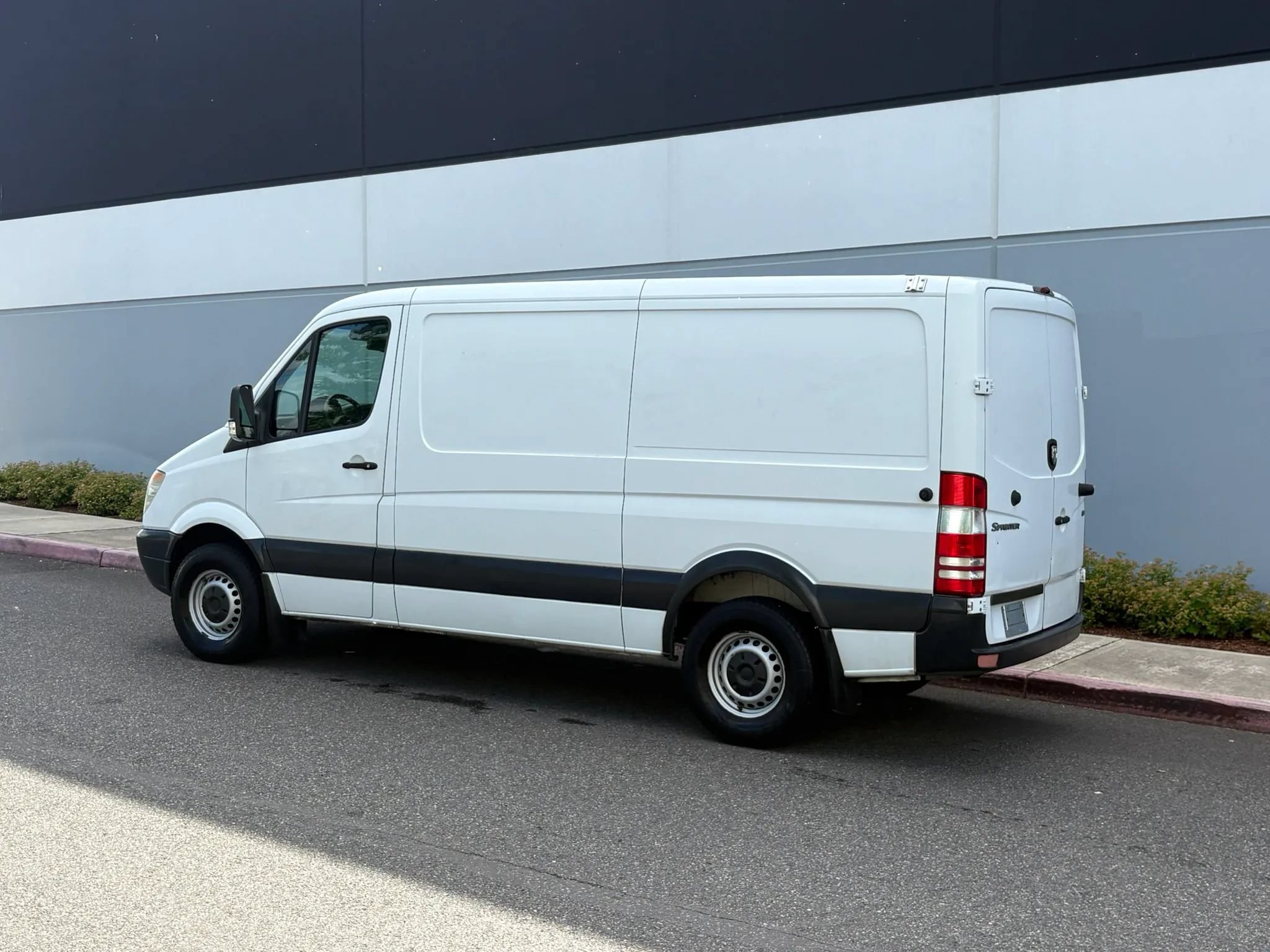 Used 2007 Dodge Sprinter 2500 RWD image 4