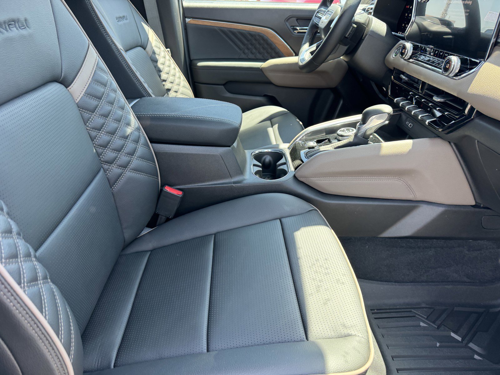 New 2026 GMC Canyon Denali AWD/4WD image 8