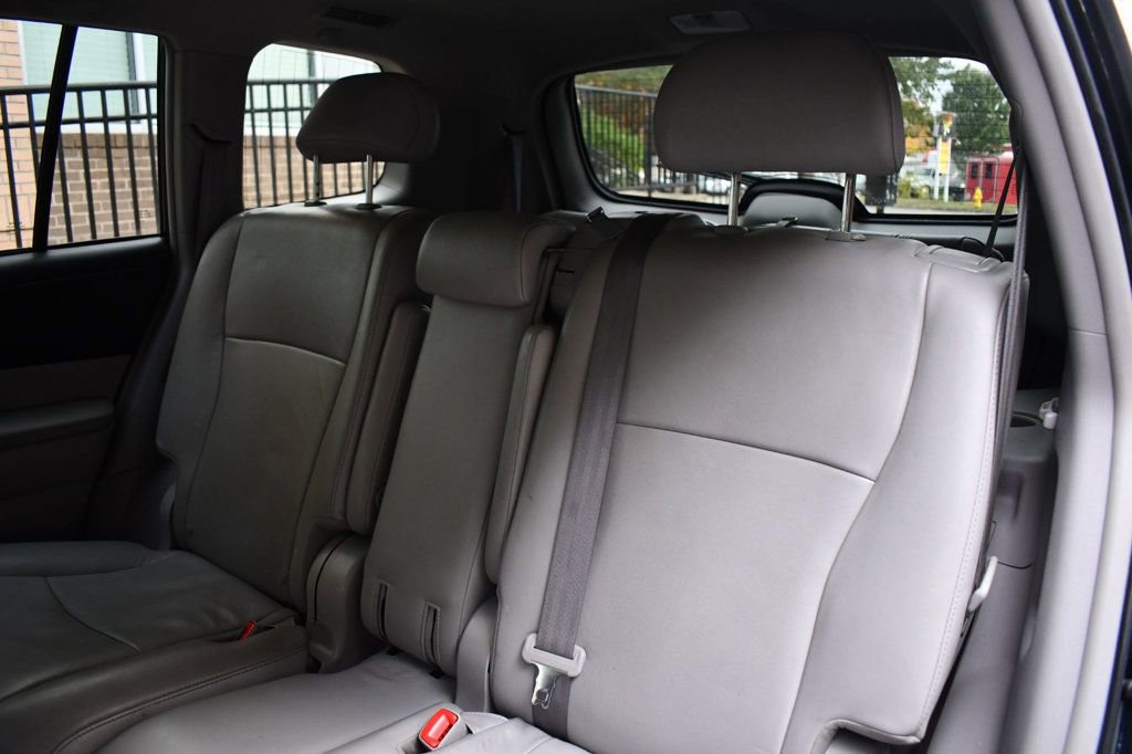 Used 2013 Toyota Highlander SE image 32