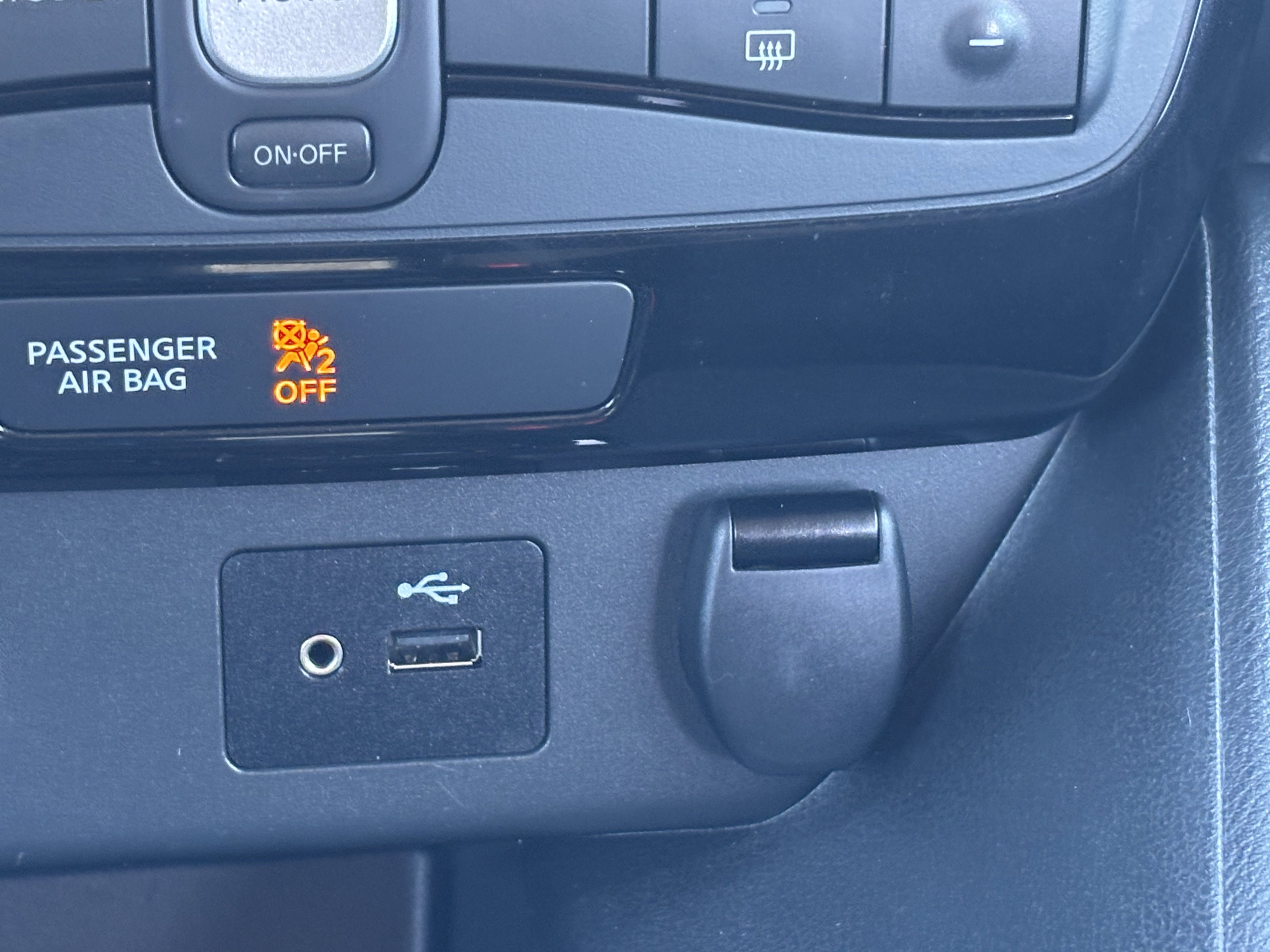 Used 2019 Nissan Leaf SV w/ Protection Package image 21