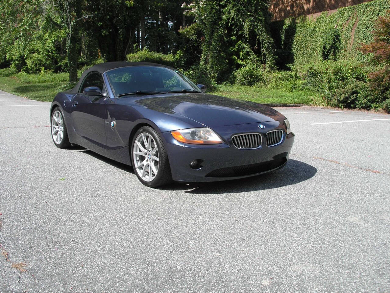 Used 2004 BMW Z4 3.0i RWD image 1