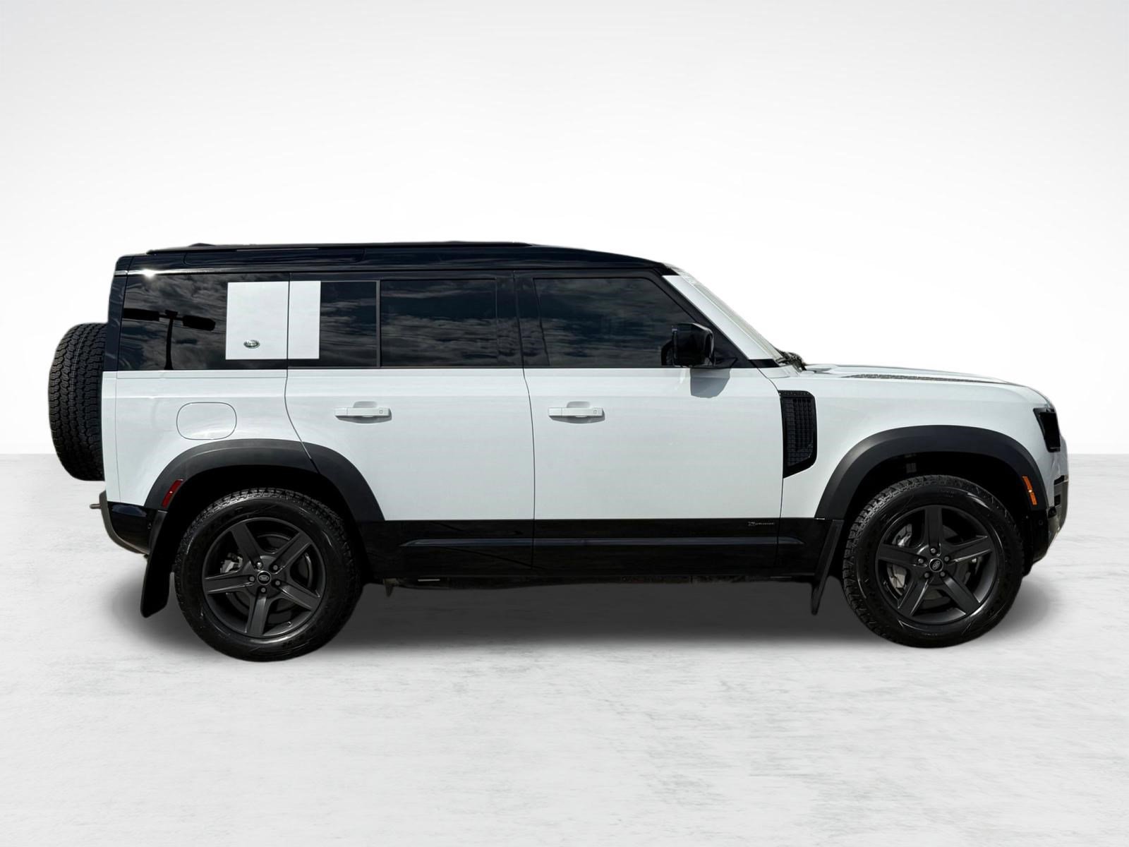 Used 2021 Land Rover Defender 110 X-Dynamic SE AWD/4WD image 8
