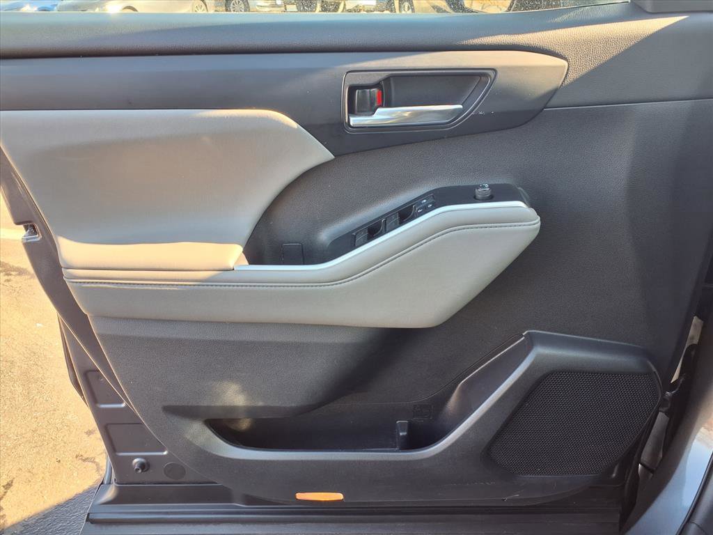 Certified 2021 Toyota Highlander XLE image 22